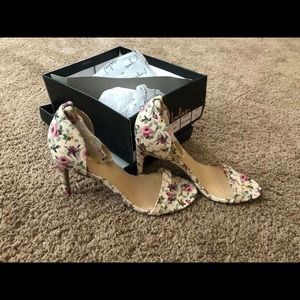 Lulus floral heels size 7 1/2 Brand new in box